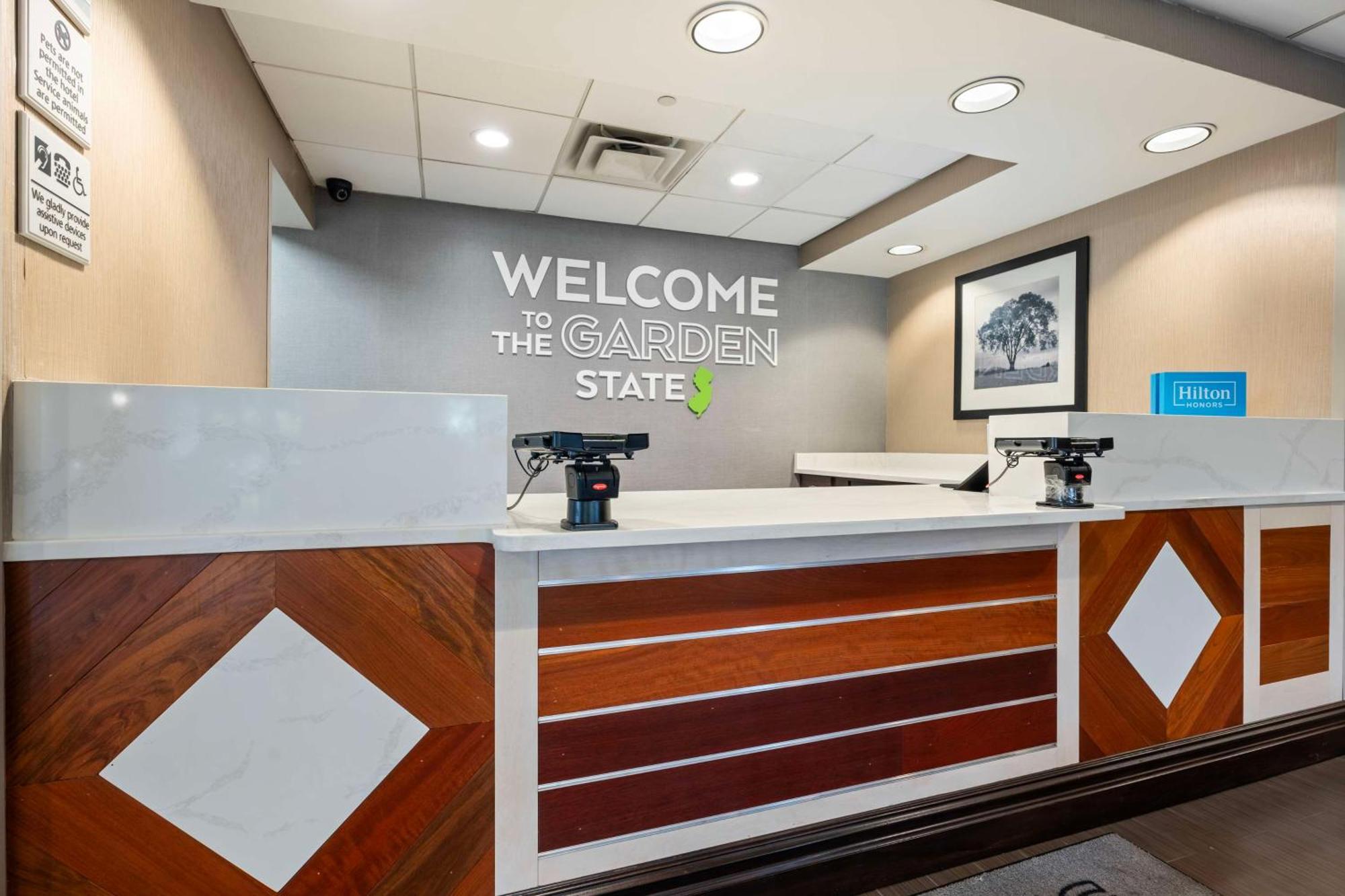 Hampton Inn Ridgefield Park Exteriör bild
