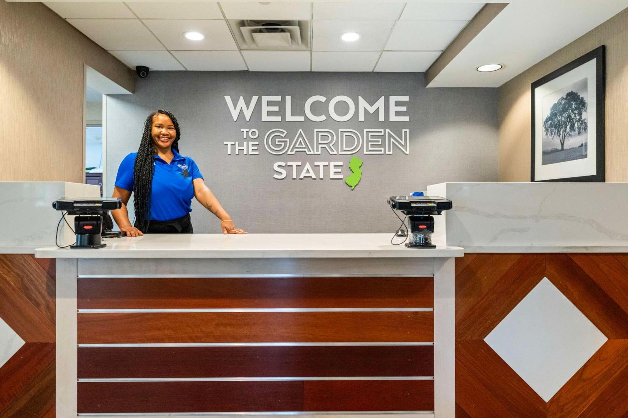 Hampton Inn Ridgefield Park Exteriör bild
