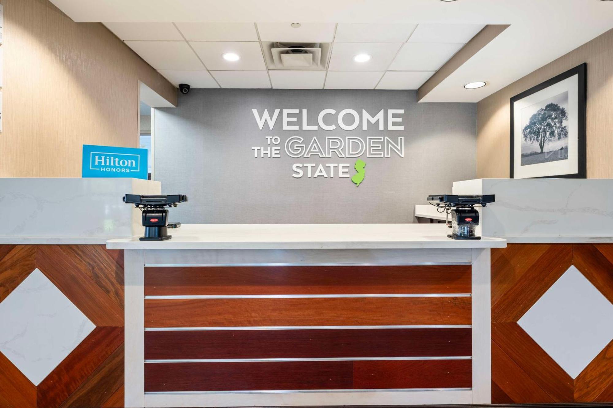 Hampton Inn Ridgefield Park Exteriör bild